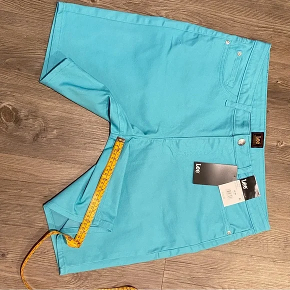 Lee Women’s 16M Bay Blue Flat Front Shorts Casual Style Mid Rise - Picture 4 of 4